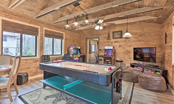 Locust Lake Village Casa | ¡NUEVO! Mtn Getaway, 8Mi to Raceway y Jack Frost Ski!