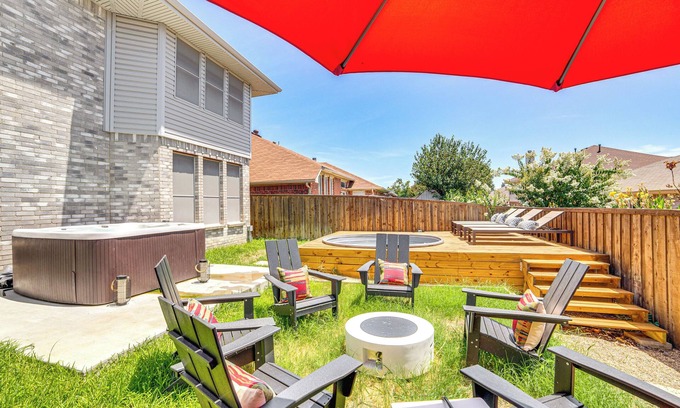 South Arlington Casa | Game Room, Hot Tub & Pool! Grand Prairie Getaway