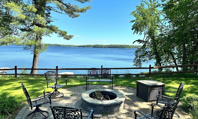 Amery Casa | Game Room! -Lakefront 5BRM - Huge Yard