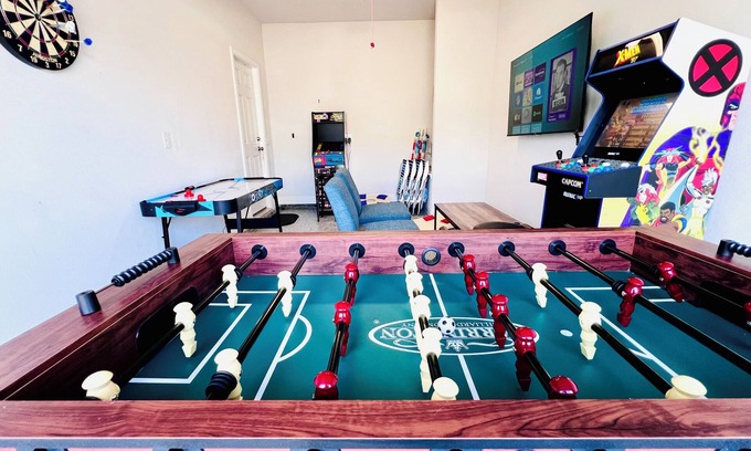 Thomas Drive Casa | Game Room, mins to beach, Pier Park and Sports Complex, POOL, pond view