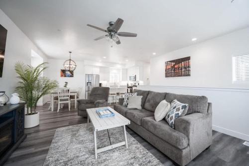 Oceano Casa | Game Room! Rooftop Deck! Sleeps 11