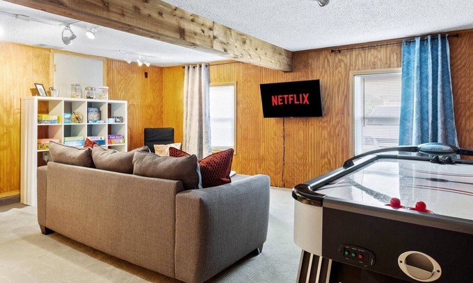 Watauga Casa | Gameroom! Air Hockey Arcade NFLX WIFI Boardgames