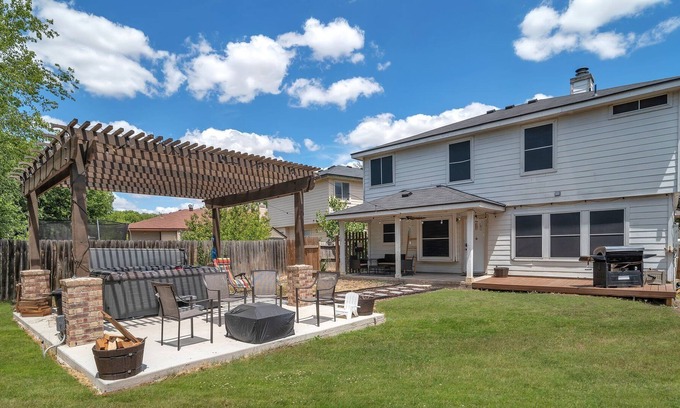 Wetmore Casa | Gameroom! Hot Tub! 25 minutes from Downtown!