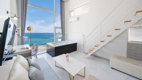 Jumunjin-eup Casa | Gangneung Pension G7 Spa Pension