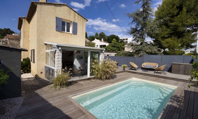 La Ciotat Chalet De Esquí | GARARRO. Bohemian house, pool, air con, garden.