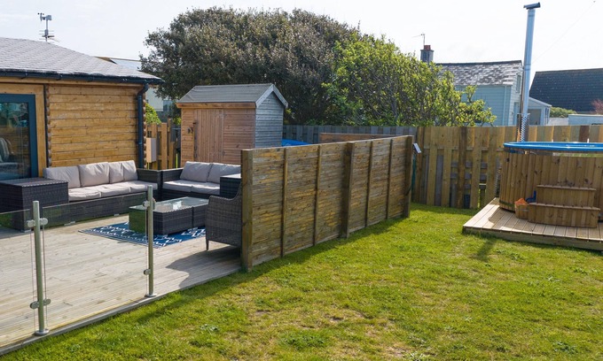 Rhosneigr Cabina | GARDD NAINEY, country holiday cottage, with open fire in Rhosneigr
