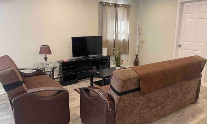 Newark Apartamento | Garden Apartment near Prudential Center