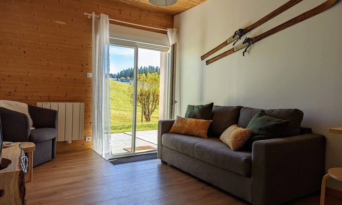 Paroisse des Monts de Bienne Condominio | Garden apartment with terrace in the heart of nature