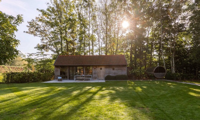 Oostkamp Chalet De Esquí | Garden chalet with wood sauna near Bruges