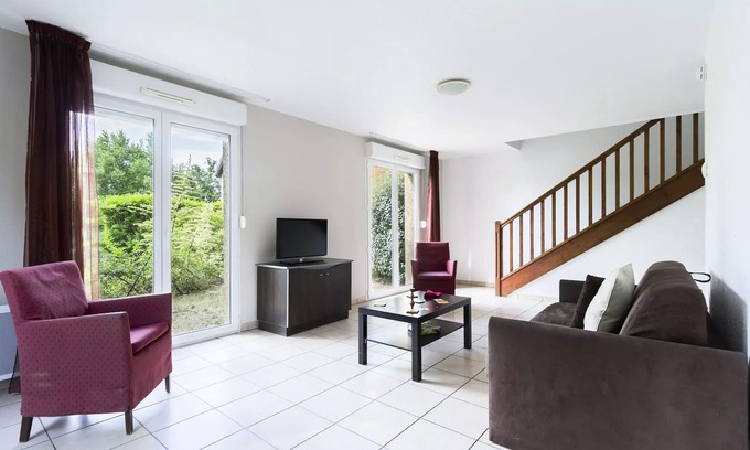 Marcy-l'Etoile Apartamento | Garden & City Lyon Residence - Marcy l'Etoile *** - 4 room Duplex 8 people