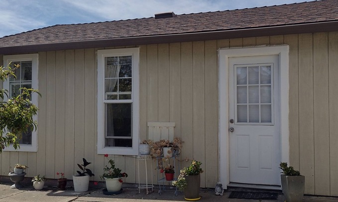 North and East Cabaña | Garden Cottage- East Hill Richmond near San Francisco, Wine Country, Bay, casino