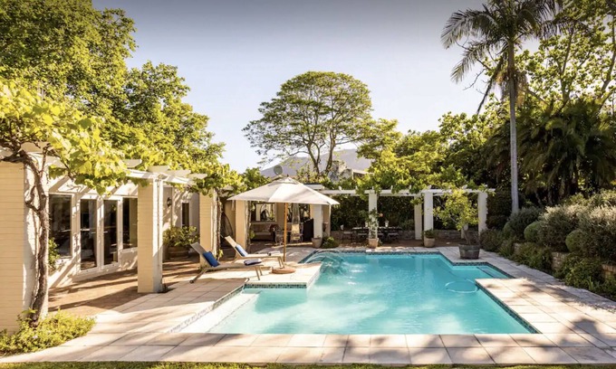 Constantia Cabaña | Garden Cottage in tranquil leafy Constantia with Solar backup