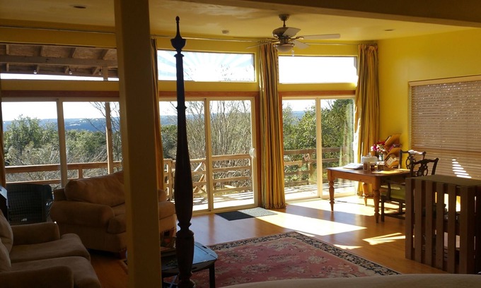 Wimberley Cabaña | Garden Cottage - Paz, vistas, jacuzzi y privacidad. Escapada romántica a Wimberley