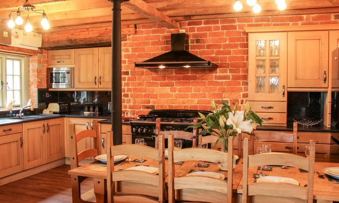 Newtown Cabaña | CASA DE JARDIN, admite mascotas, con bañera de hidromasaje en Kerry, Ref 969923
