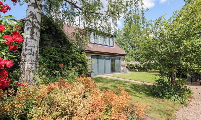 Ledbury Cabaña | GARDEN COTTAGE, romantic, with a garden in Ledbury