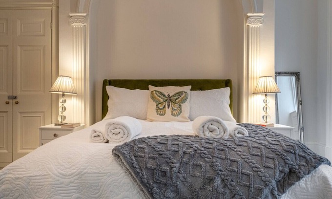 Bath Apartamento | Garden Flat – Stunning Georgian Apartment in Grosvenor Place!