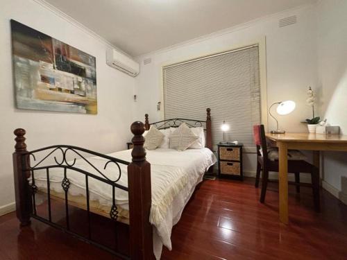 Airport West Casa | Garden Guesthouse - Melbourne Airport Accommodation