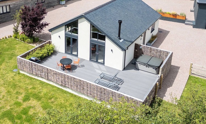 Llanfechell Casa | GARDEN HOUSE, pet friendly, luxury holiday cottage in Llanfechell