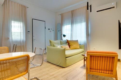 Papagou-Holargos Apartamento | Garden Level Gem in the City