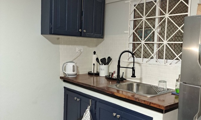 Constant Spring Cabaña | Garden Oasis, Garden Cottage, 5 mins from Manor Park.