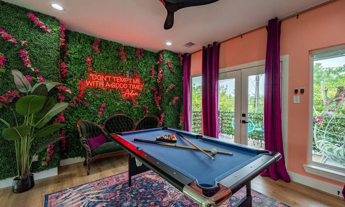 OST - South Union Casa | Garden of Eden! 4 Bedroom House in Downtown 12 Beds HotTub PoolTable