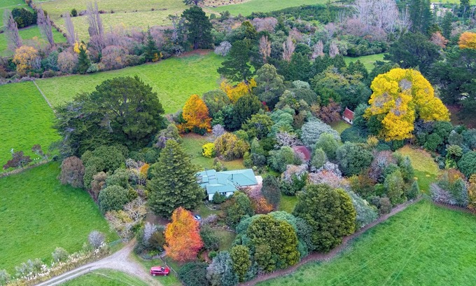 Solway Otro | Garden paradise, rural Wairarapa farmhouse
