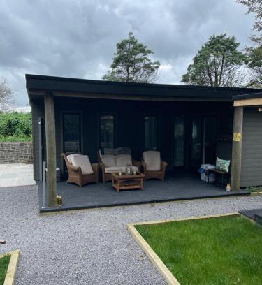 Llanybri Apartamento | Garden Retreat Wales