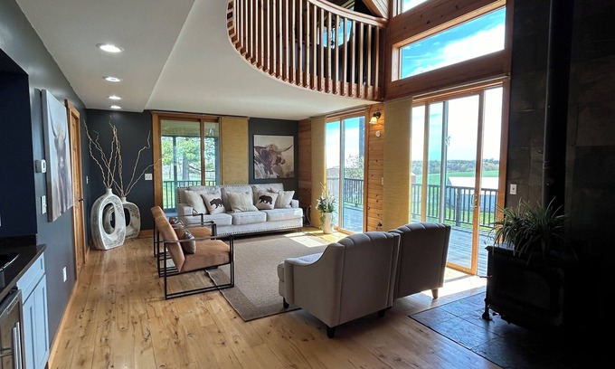 Viroqua Casa | Garden Ridge Retreat- Farm Stay