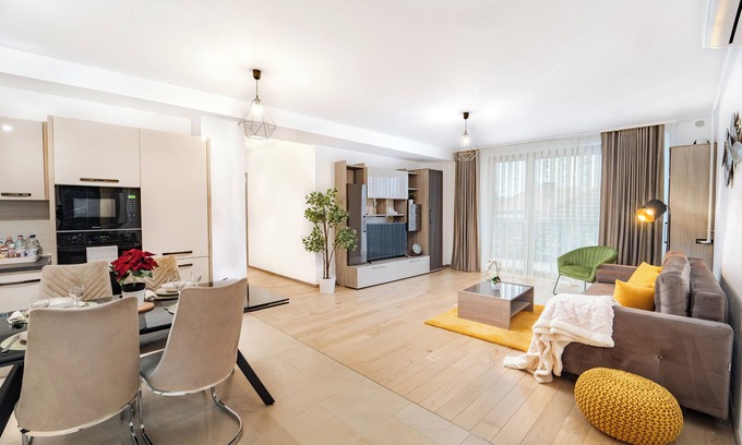Timisoara Apartamento | Garden side Emma accommodation in Monarh Tower