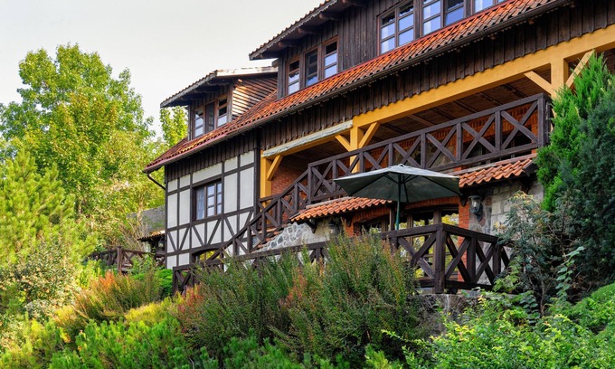 Gorlo Villa | Villa SzaraSowa suites y apartamentos; Confort, toque rústico, jardín, abrevadero.