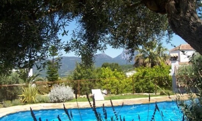 Prado del Rey Cabaña | Jardín, piscina, aparcamiento, wifi, aire acondicionado, céntrica