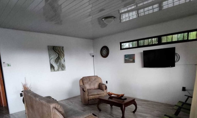 Valle Pura Vida Casa | Garden view home enjoy sunrises with toucans and scarlet macaws 5 min from beach
