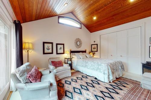 Arcata Casa | Garden View Relaxation