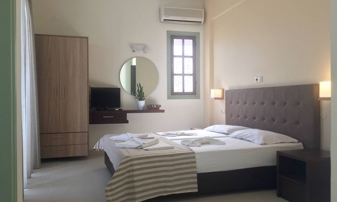 Platanes Casa | Estudio con vista al jardín !!