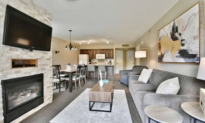Oro-Medonte Apartamento | Garden View Suite with Jacuzzi tub & Full Kitchen