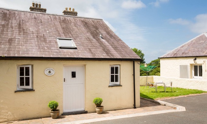 Pembroke Cabaña | Gardeners Cottage - sleeps 4 guests in 1 bedroom