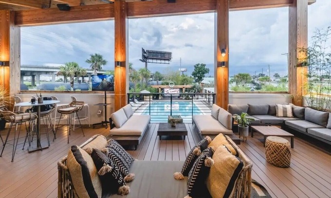 Downtown Charleston Casa | Gardenia House | New Design | Your Group Invited!
