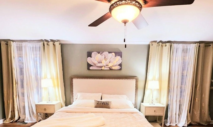 Greensboro Casa | Gardenscape home minutes to Greensboro Coliseum & High Point Furniture Market