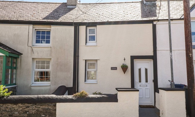 Llanddeusant Cabaña | GARNEDD, pet friendly, character holiday cottage in Llanfaethlu