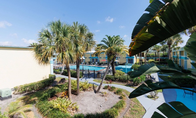 Orlando Hotel | Garnet Inn & Suites, Orlando