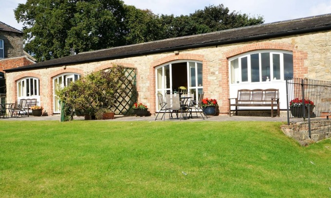 Spennymoor Cabaña | Garth Cottage-spacious family and dog friendly, two bedrooms both with ensuites.