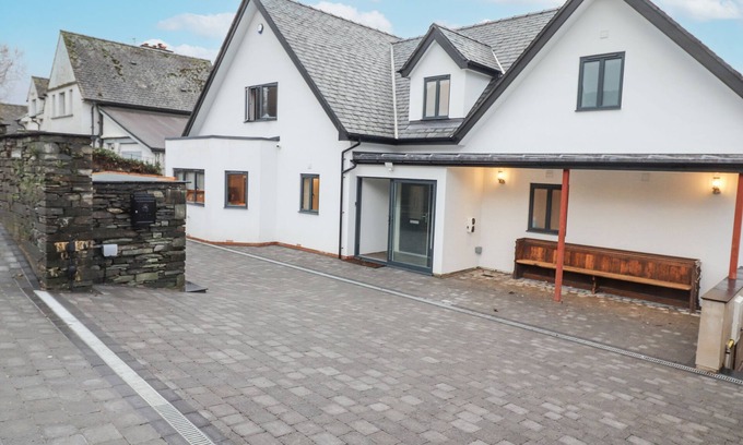 Ambleside Casa | GARTH HILL HOUSE, pet friendly, luxury holiday cottage in Ambleside