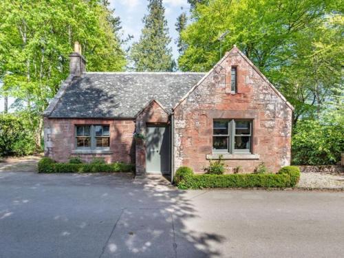 Laurencekirk Casa | Gate Lodge with Hot Tub