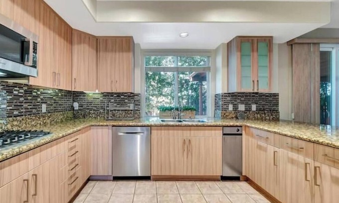 Tarzana Casa | Gated 5BR Villa on Private Street - Great Location