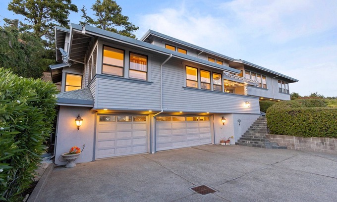 San Rafael Casa | Gated 6BD Retreat: Bay Views,HotTub,Theater,Games