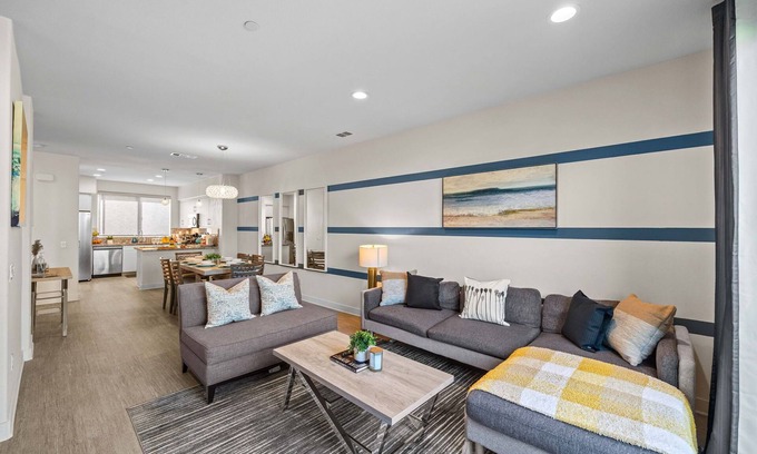 Rosemead Condominio | Gated Comfy & Safe Home near DTLA