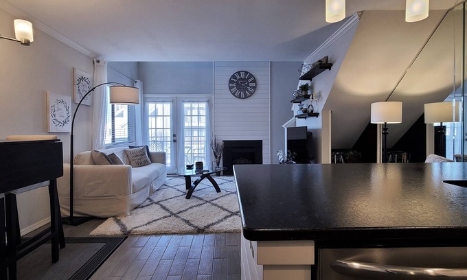 Fort Worth Condominio | Condominio privado cercado por el distrito cultural-histórico Stockyards-hospitales