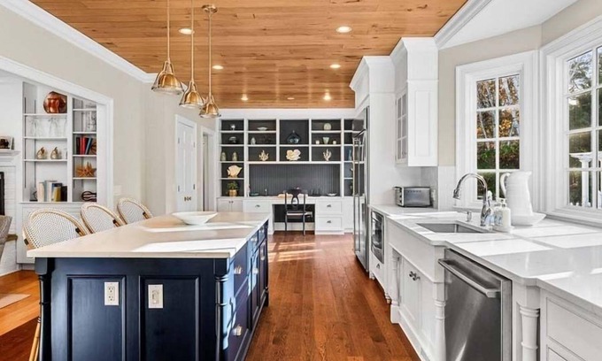 Osterville Casa | Gated community luxury home in Oyster Harbors, Osterville. RPMS136