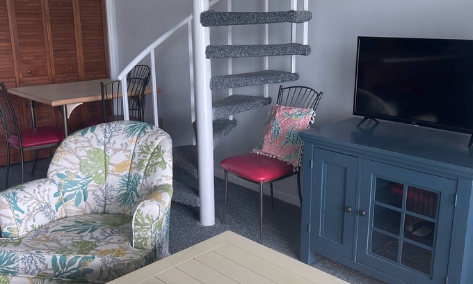 Emerald Isle Condominio | In&outdoor pools! walk to beach, restaurants, entertainment, Tennis