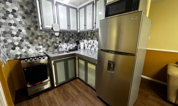 Camperdown Apartamento | Gated Cozy King Suite - WiFi, A/C, Central Location, Night Life